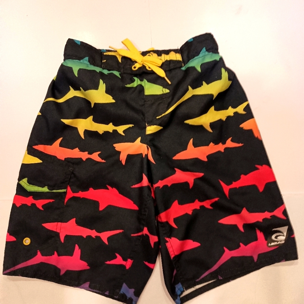 NWOT BOYS SWIM TRUNKS SZ 8